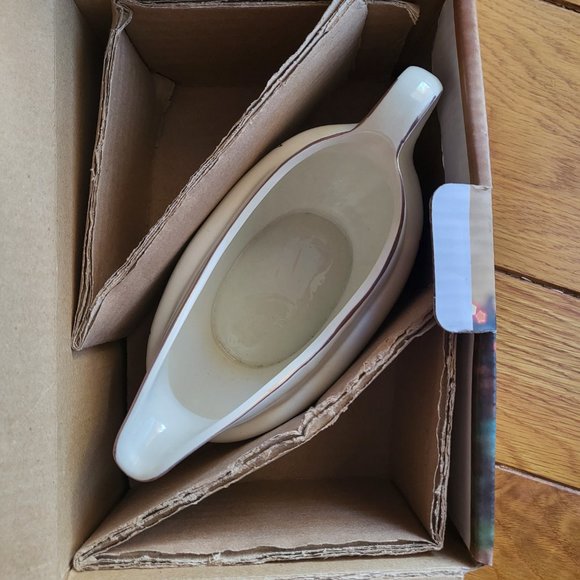 Vintage Porcelain Gravy Boat and Saucer - Picture 2 of 2